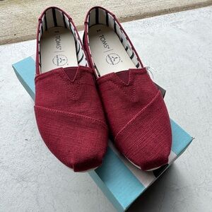 TOMS Women's Burgundy Canvas Shoes- NEW